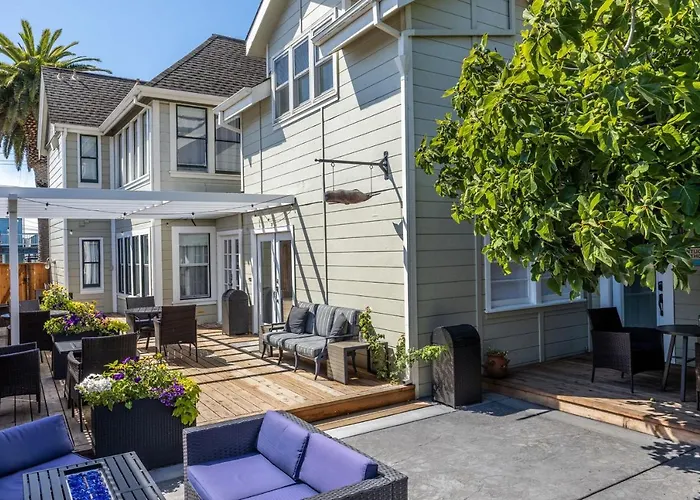 Nantucket Penthouse - Walk To Restaurants Beaches Activies & So Much More