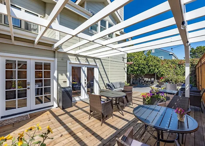 Nantucket Penthouse - Walk To Restaurants Beaches Activies & So Much More