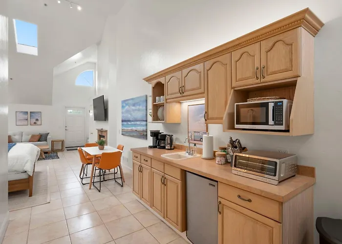 Montara Penthouse Elevated Comfort Above Downtown Half Moon Bay